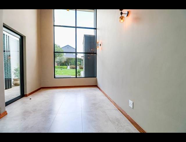 5 BEDROOM HOUSE FOR SALE IN COPPERLEAF ESTATE